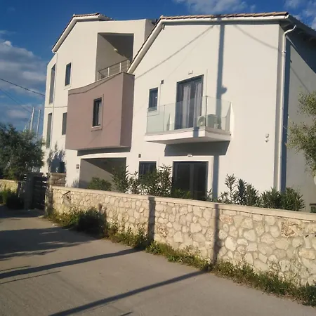 Don Kostangelo 3* ニキアナ