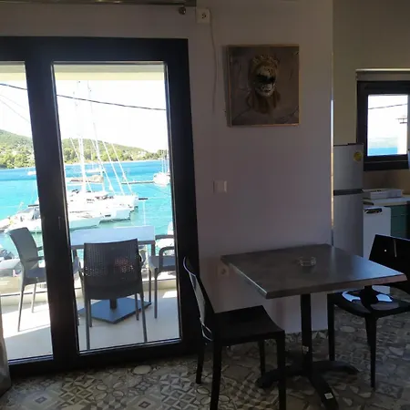 Don Kostangelo ゲストハウス 3*