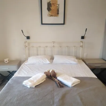 Don Kostangelo ゲストハウス