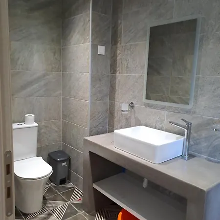 Don Kostangelo ニキアナ