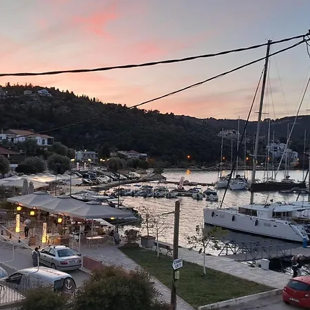 Don Kostangelo ゲストハウス